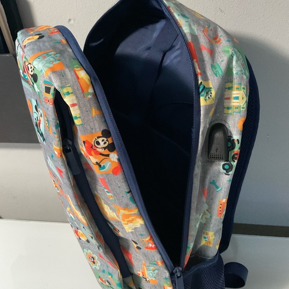 Like new Disneyland tech backpack - Picture 3 of 4